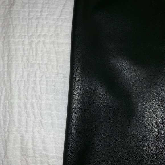 Faux leather leggings - Picture 2 of 2